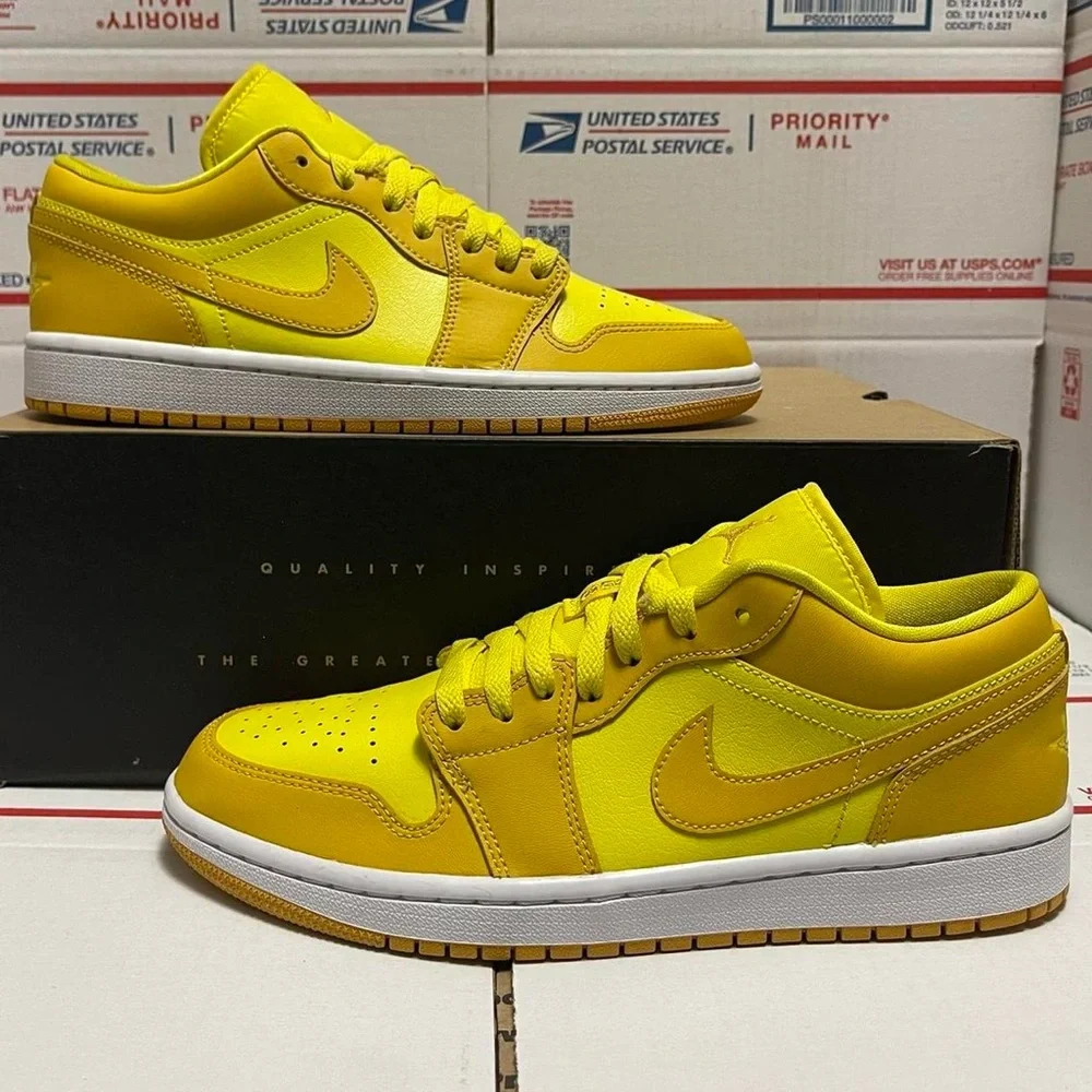 Wmns Nike Air Jordan 1 Low 